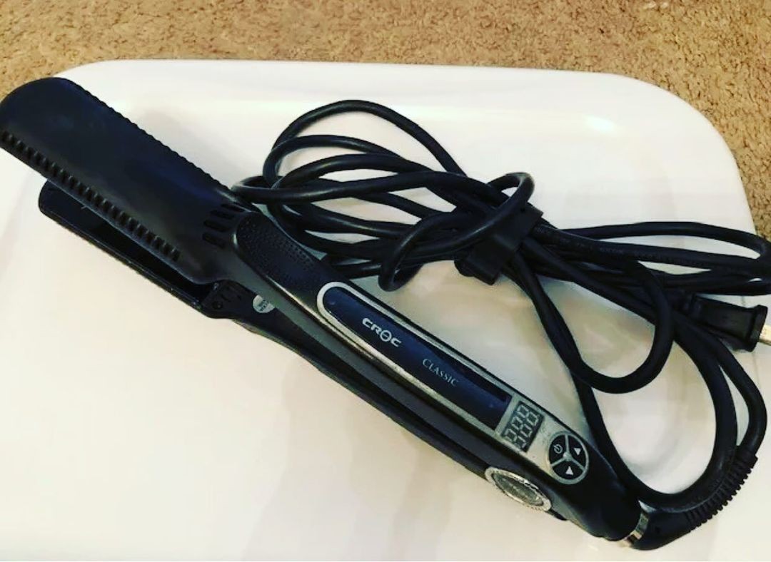 Croc Classic Titanium Straightener