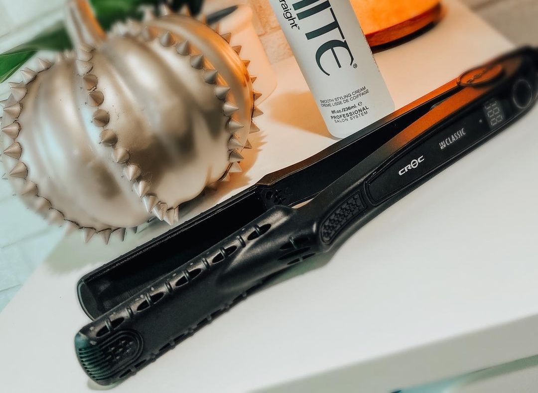 croc straightener on a table