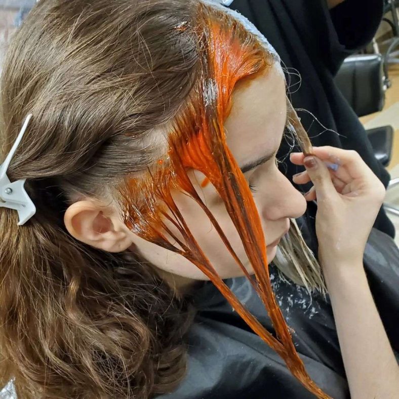 Split Dyed Hair: How to Do It +10 Half and Half Hair Ideas