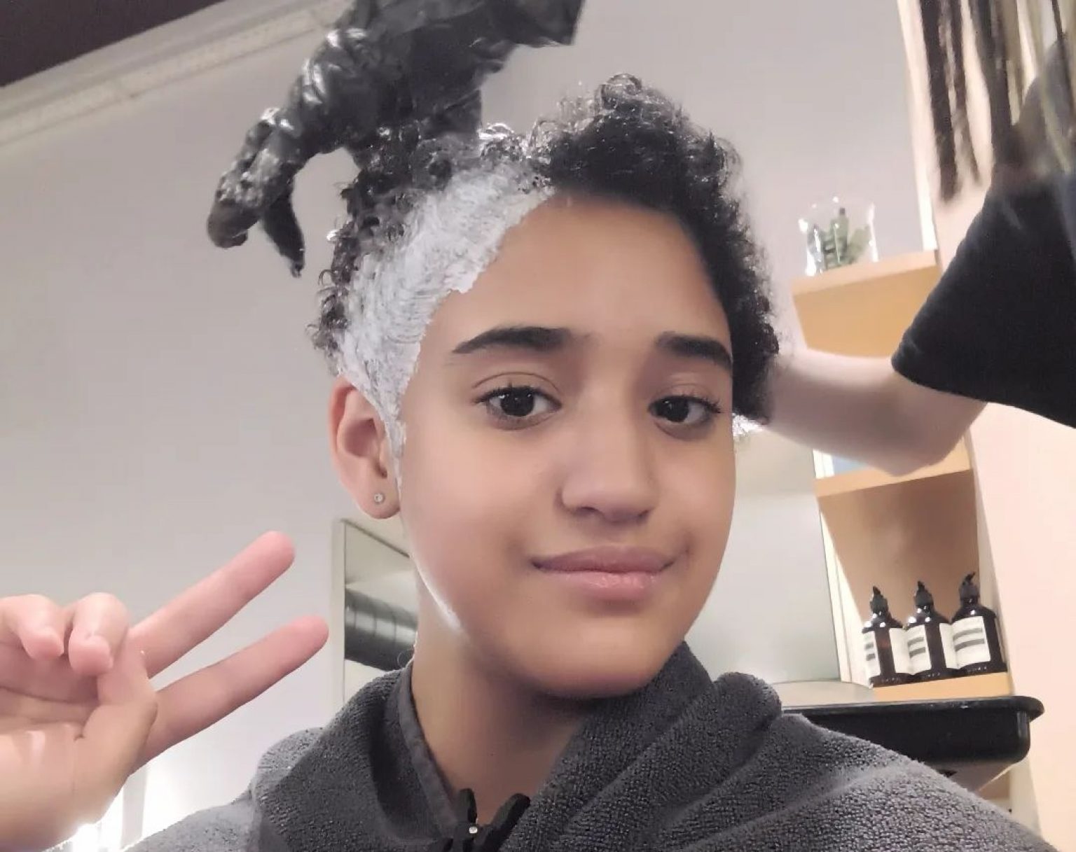 How Long to Leave 30 Vol Bleach in Hair (For Safe Results)