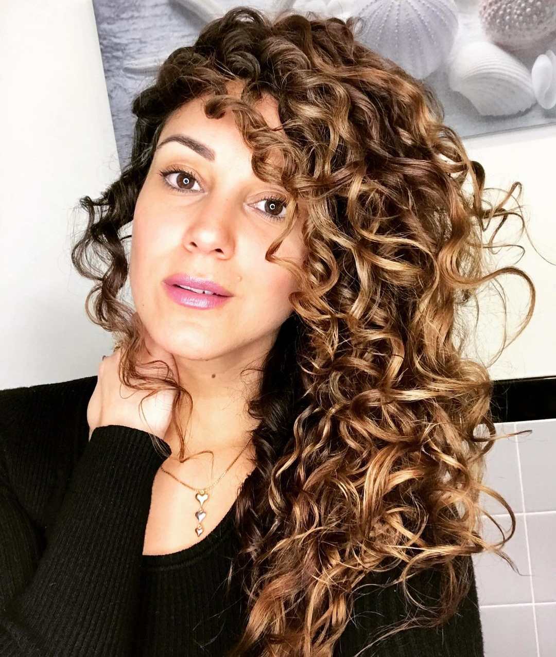 latino curly hair
