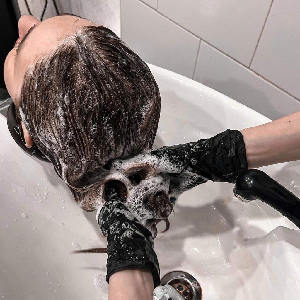 How to Get Campfire Smell Out of Hair? 7 Simple Methods