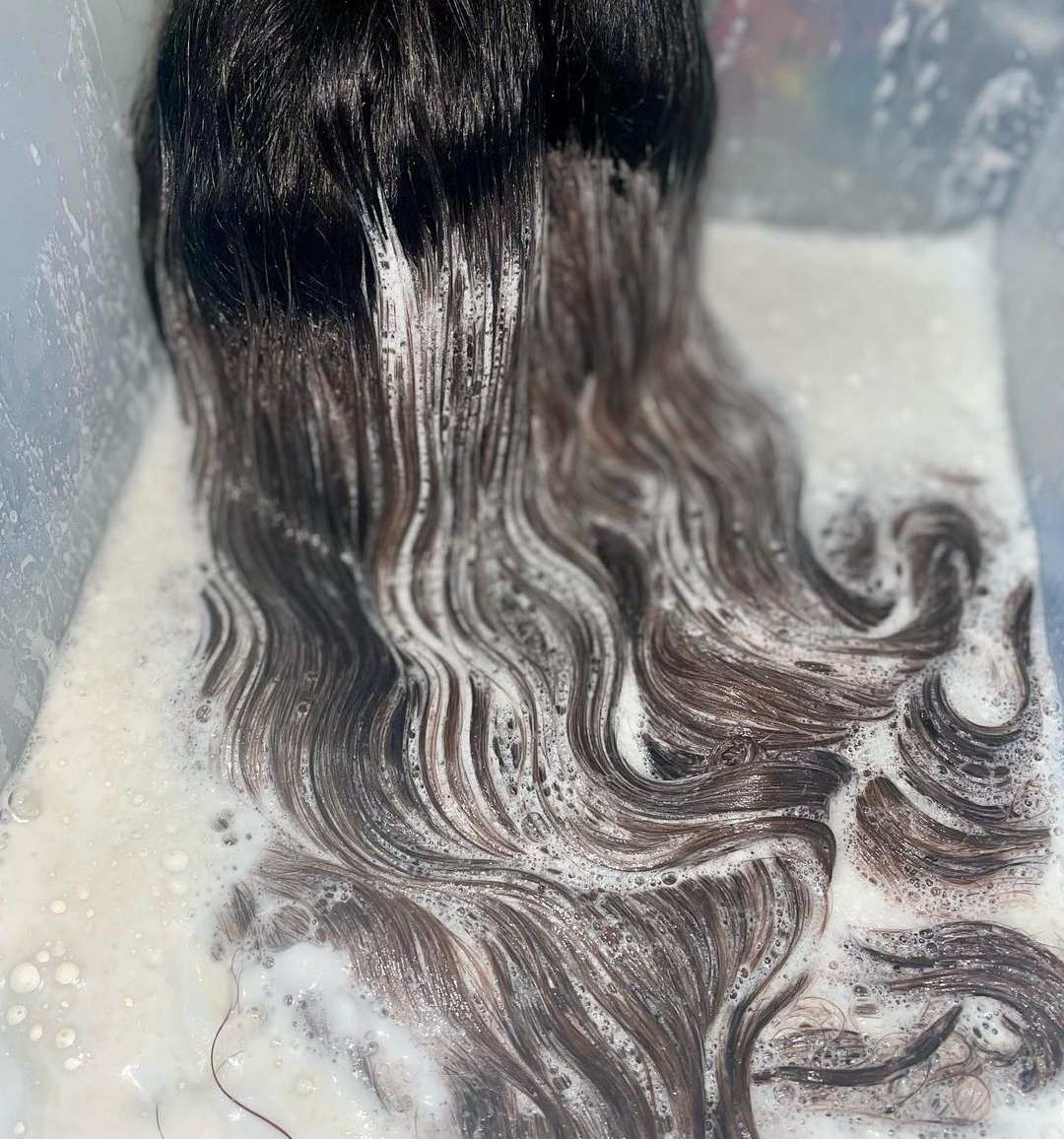 fade dark hair dye with bleach