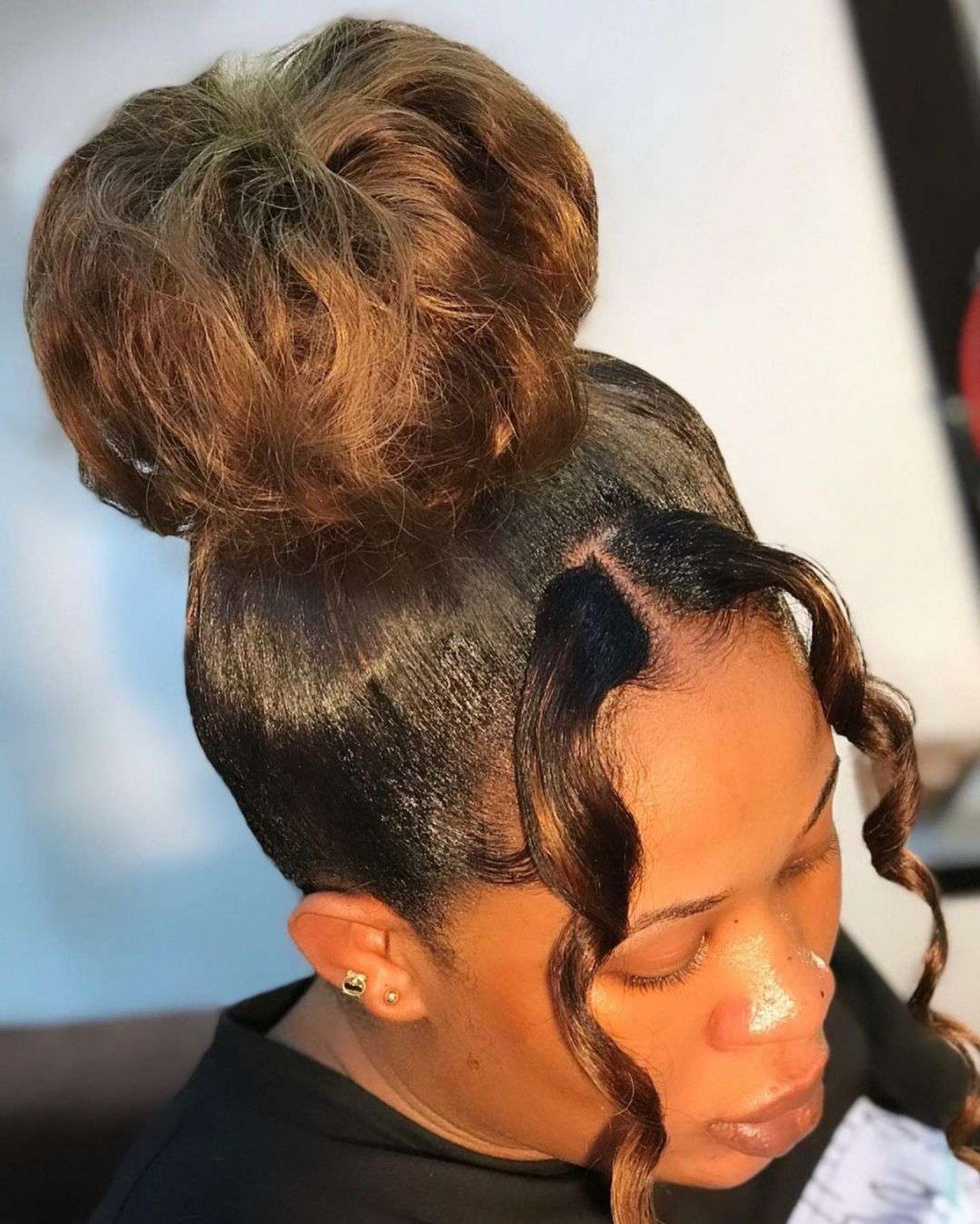 5 Black Girl Messy Bun Hairstyle Ideas & How to Do Them