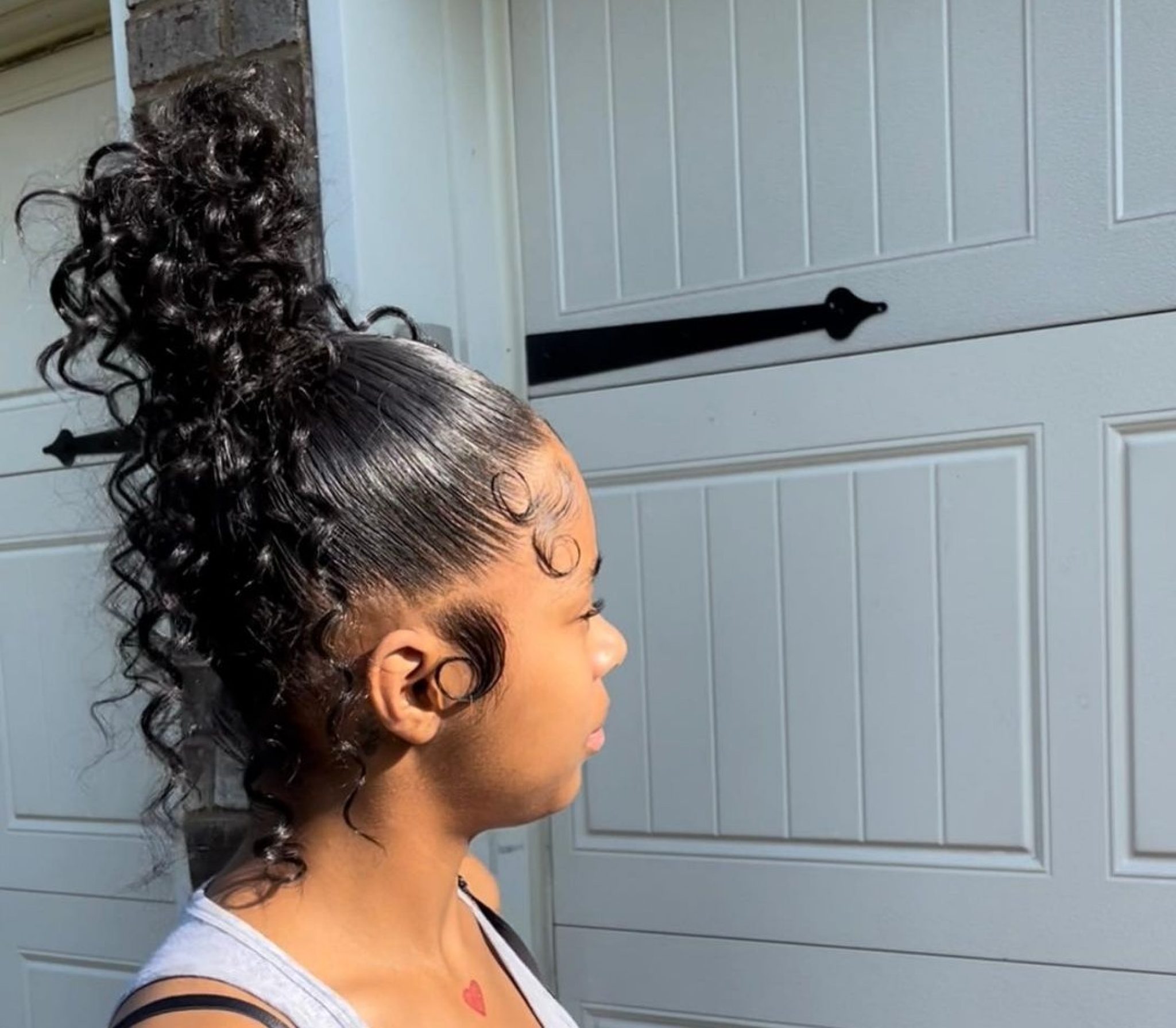 5 Black Girl Messy Bun Hairstyle Ideas & How to Do Them